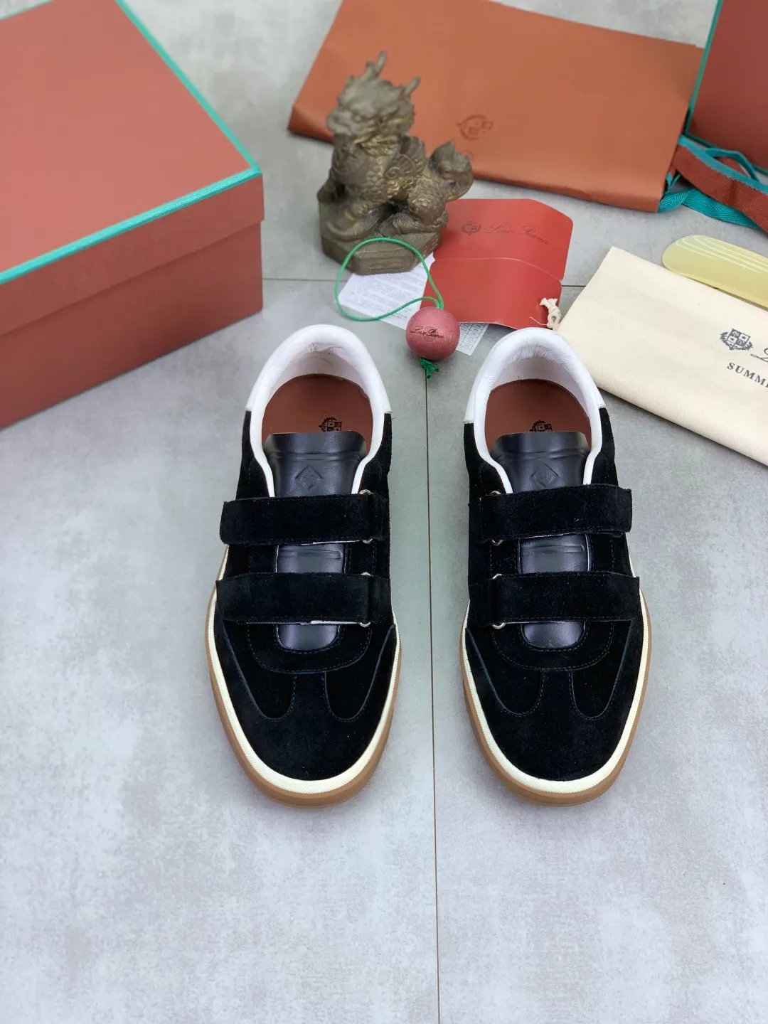 Men's men's shoes 💰P580 New model 💰 The latest casual shoes Loro Piana 💯 Top grade 💯 Buy the original copy 💯 Founded the existing Loro Piana company on April 24, 1924. It is the sixth generation of family operation, providing the best quality products to customers who are discerning about taste and quality. Imported original fly woven fabric with cowhide fabric, plain calfskin lining, hand-stitched thread with cowhide feet, original packaging, high-end outsole, size: 38-45 (custom-made for 46), 5️⃣ colors available